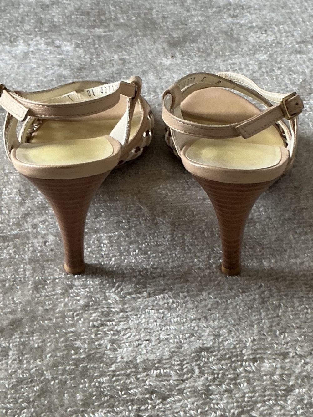 FERRAGAMO Beige Woven Strappy Slingbacks Wooden Heels Size 6 - Picture 2 of 5